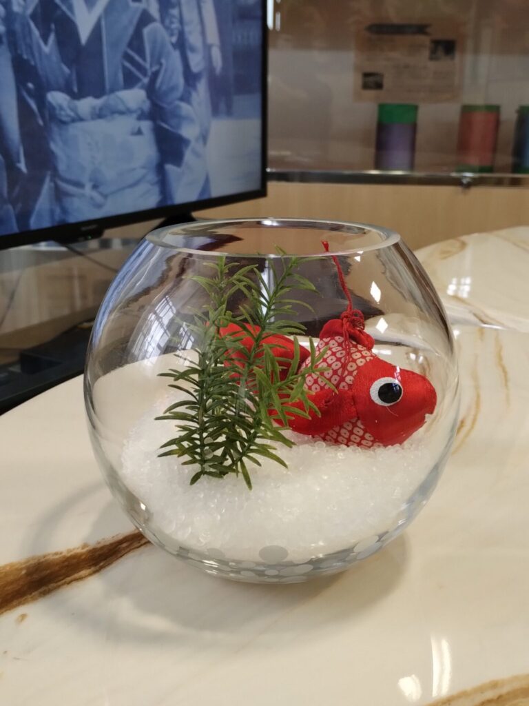 金魚の置き物