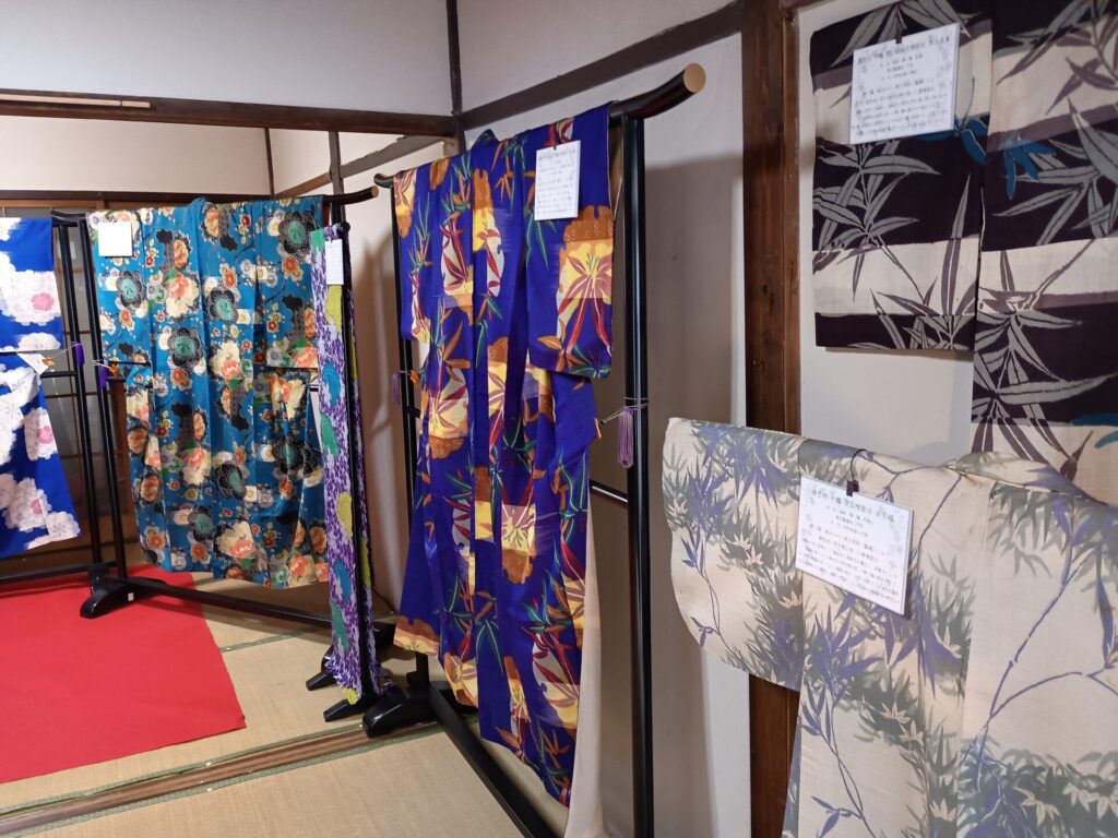 「花織るメイセン展 花織り人の銘仙キモノ」