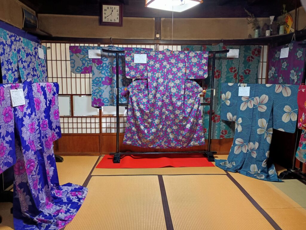 「花織るメイセン展 花織り人の銘仙キモノ」