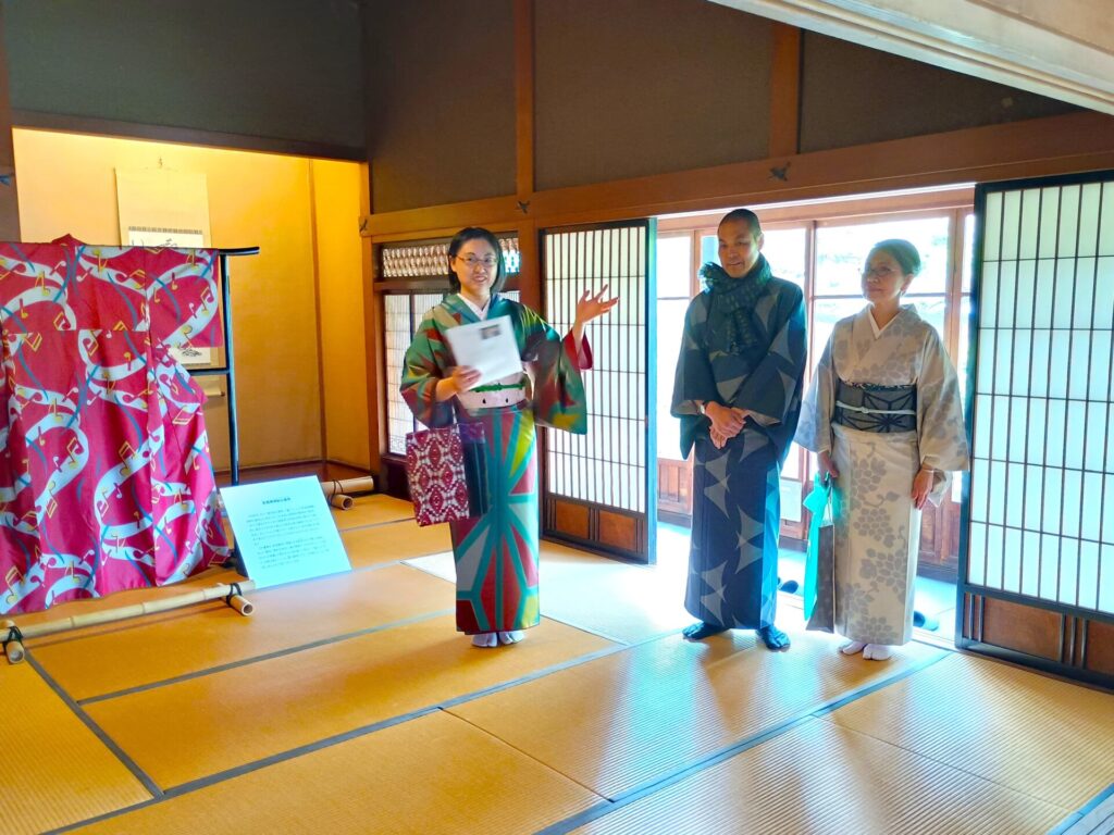 「新啓織物さんの銘仙きもの談話会」の様子