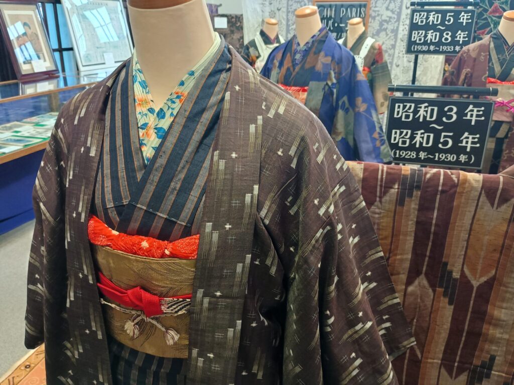 大正から昭和初期を再現した銘仙の着付け