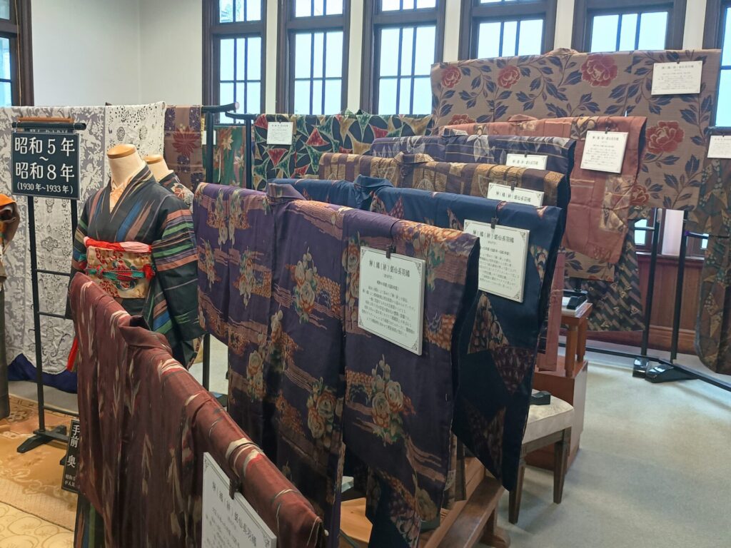 ちちぶ銘仙館「昭和百年メイセン・クロニクル展」に展示される大正から昭和初期の銘仙