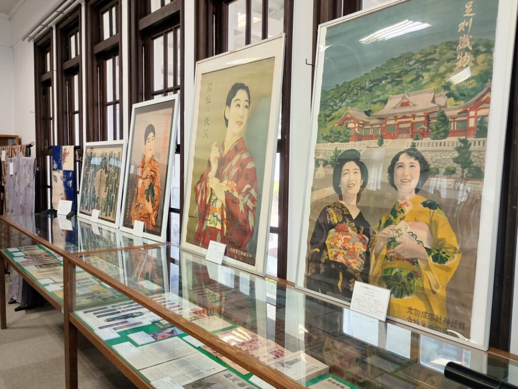 ちちぶ銘仙館「昭和百年メイセン・クロニクル展」の展示パネル