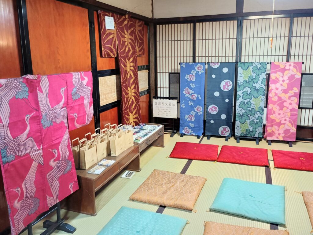 「復刻秩父銘仙と復刻珈琲」のトークショー会場