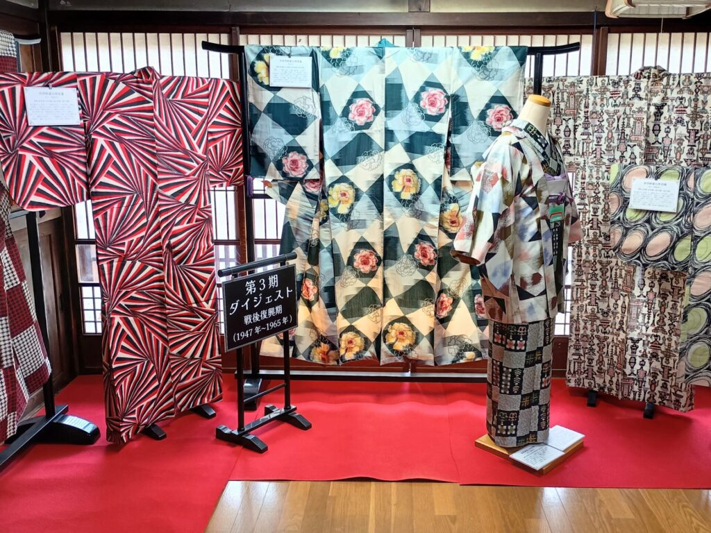 アンティーク銘仙の展示会場の様子
