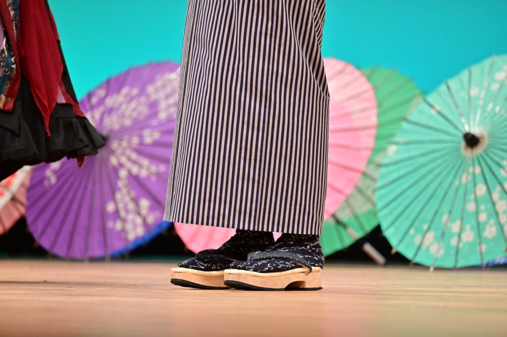 行田足袋コレクションの出演者の足袋と草履（創作足袋千代の松）