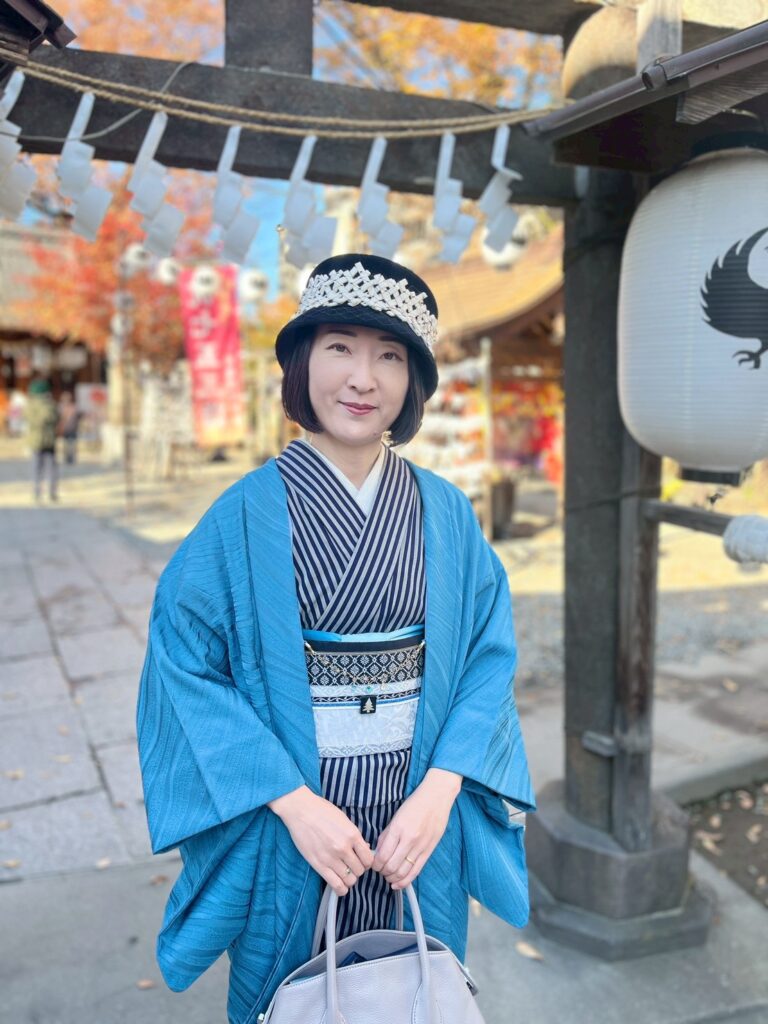 着物で川越観光をする人