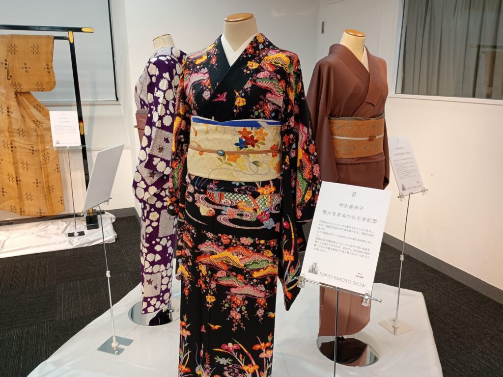 東京キモノショー2026に展示された着物のトルソー