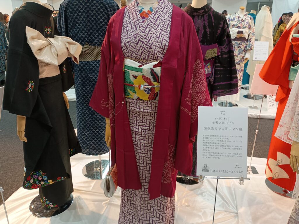 東京キモノショー2026に展示された着物のトルソー