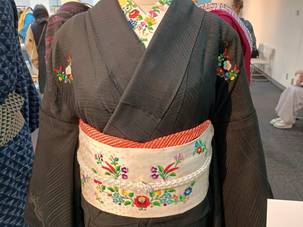 東京キモノショー2026に展示された着物のトルソー