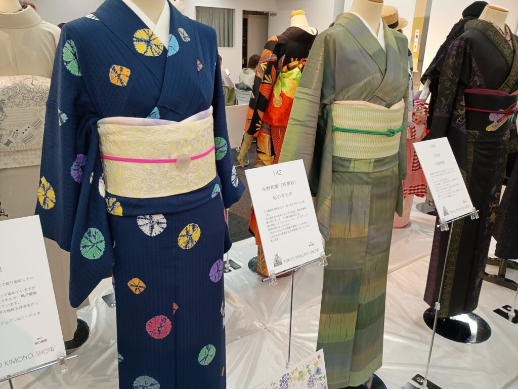 東京キモノショー2026に展示された着物のトルソー