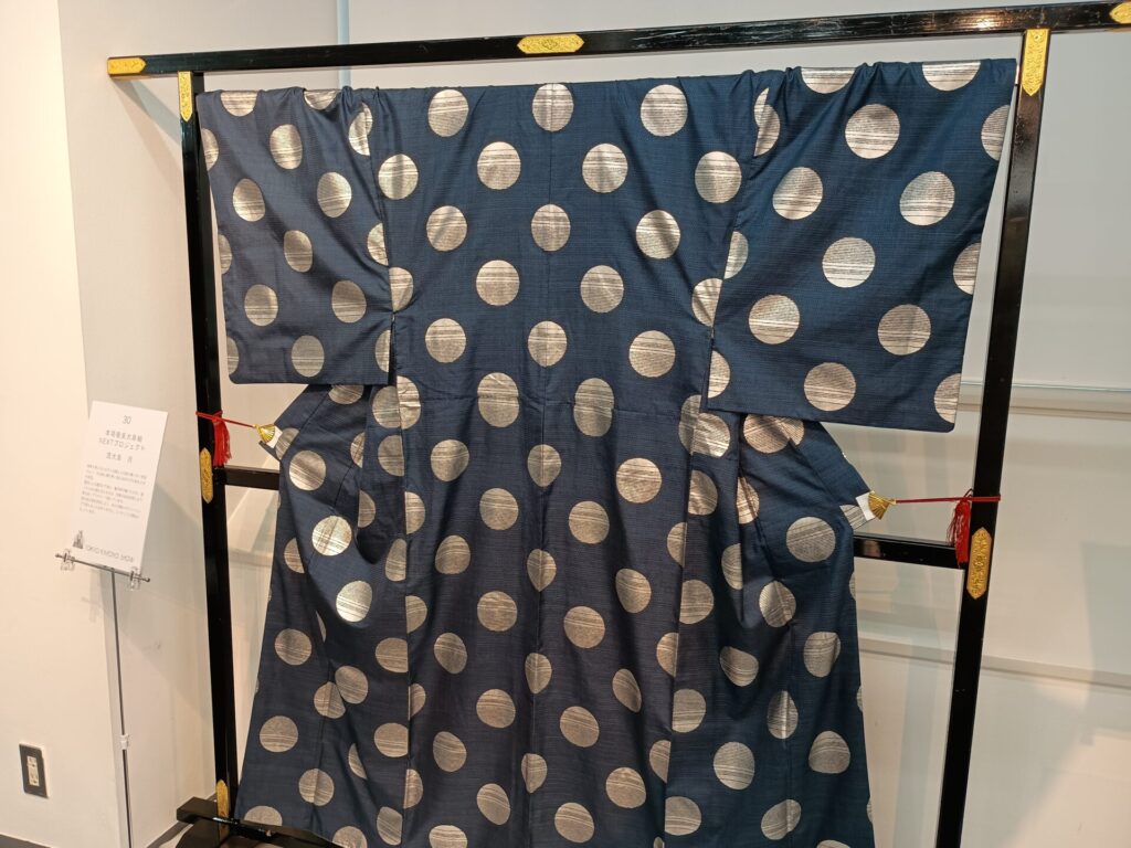 東京キモノショー2026に展示された着物のトルソー