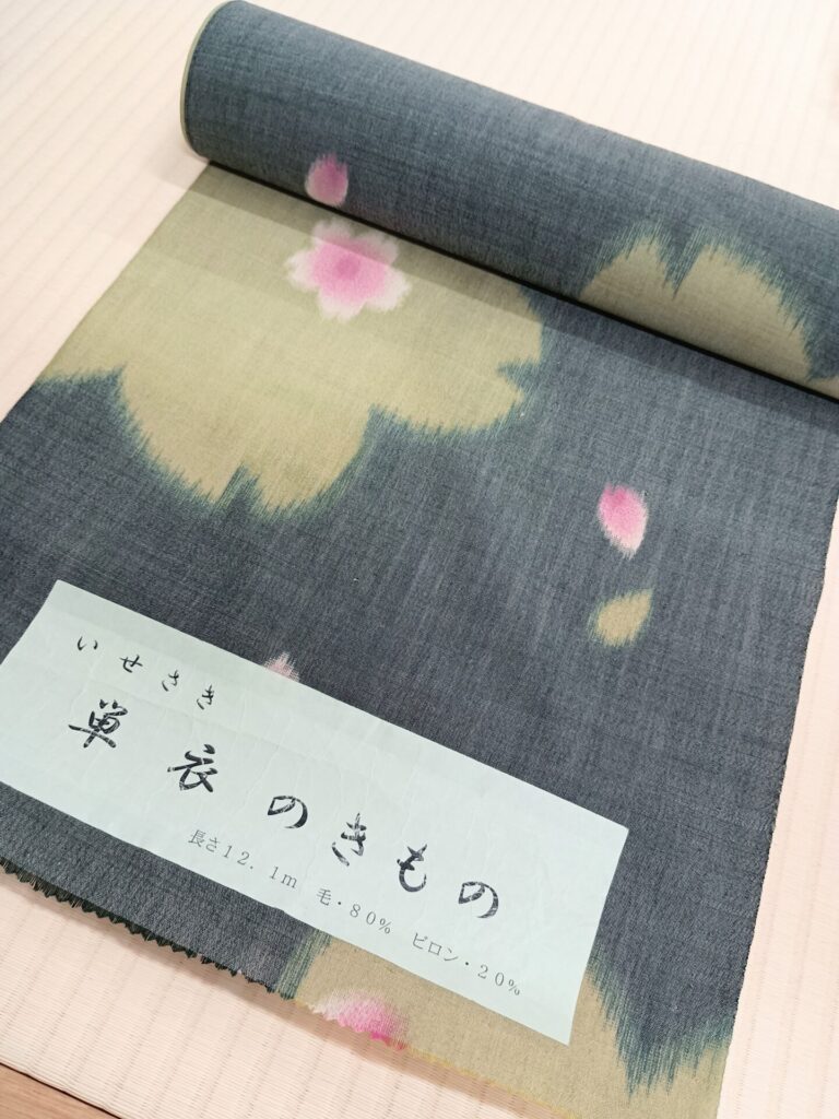 伊勢崎夏銘仙（ポーラ）の反物