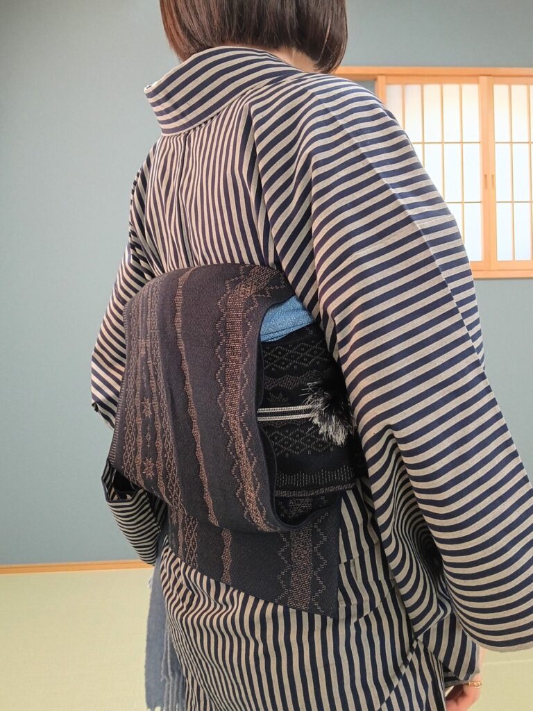 兵児帯を二重太鼓で結んだ様子